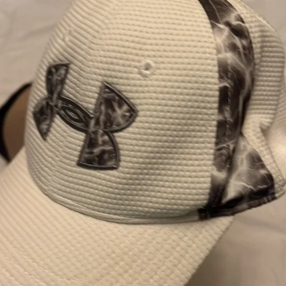2 under armor caps. 2  browning caps - Picture 6 of 10
